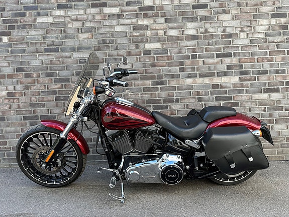 Harley-Davidson FXSB Breakout 2 of 5