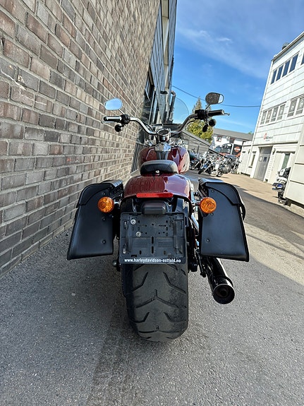Harley-Davidson FXSB Breakout 8 of 14