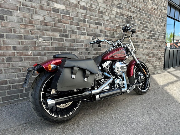 Harley-Davidson FXSB Breakout 5 of 5