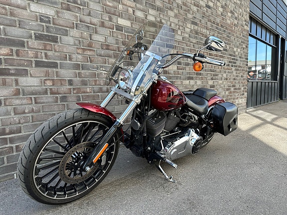 Harley-Davidson FXSB Breakout 4 of 5