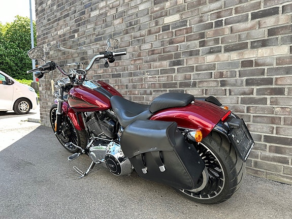 Harley-Davidson FXSB Breakout 3 of 5