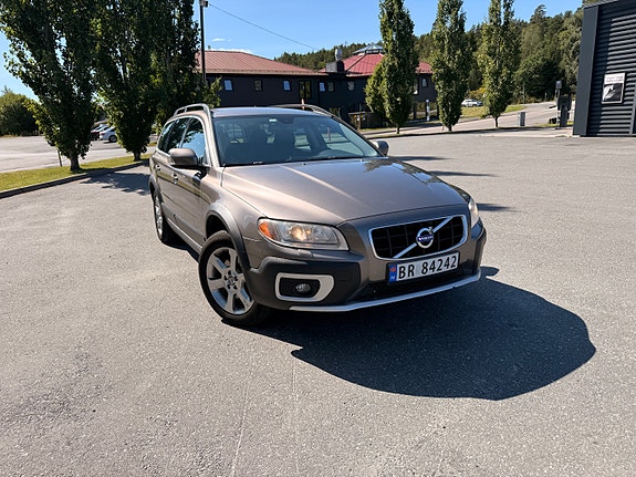 Volvo XC70 2 of 30