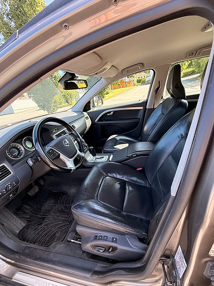 Volvo XC70 17 of 30