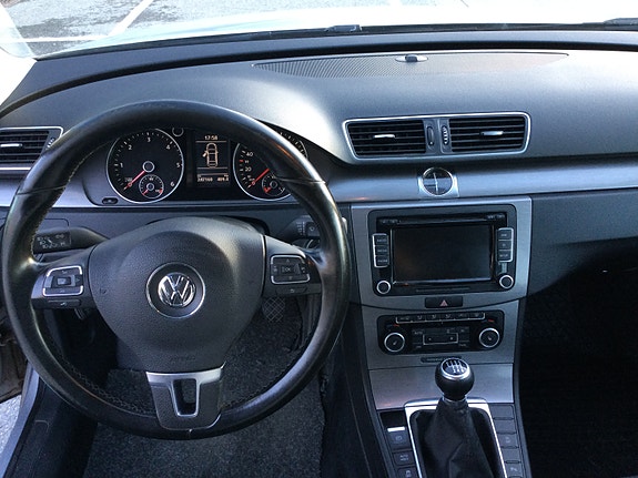 Volkswagen Passat 14 of 15