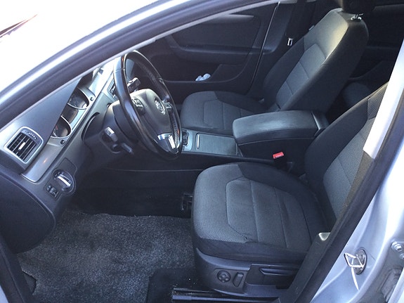 Volkswagen Passat 11 of 15