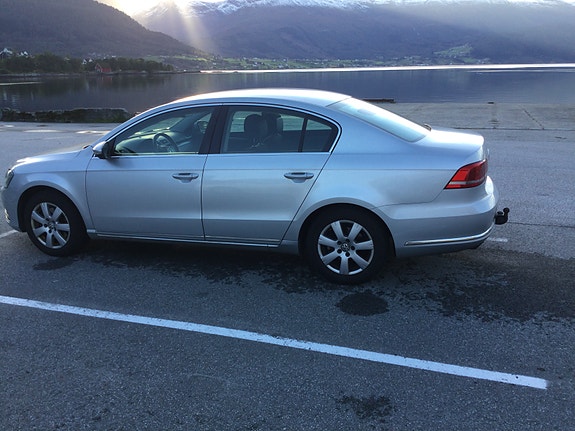 Volkswagen Passat 4 of 15