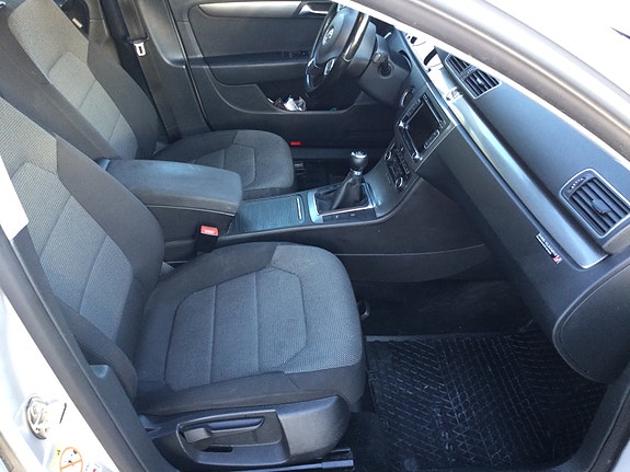 Volkswagen Passat 15 of 15