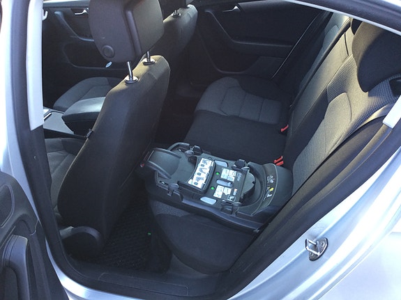 Volkswagen Passat 10 of 15