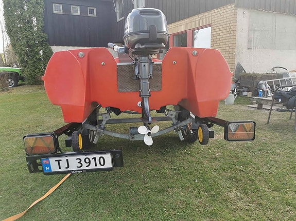 Båt,firetakt båtmotor Yamaha 6, båthenger LORRIES PP75 selges sammen 4 of 5