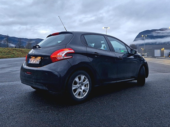 Peugeot 208 5 of 10