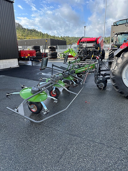 Fendt Lotus 770 2 of 9