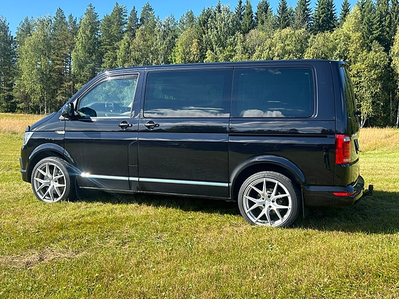 Volkswagen Caravelle 4 of 16