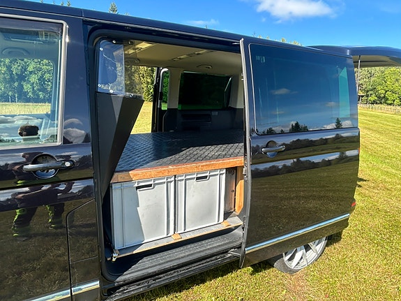 Volkswagen Caravelle 10 of 16