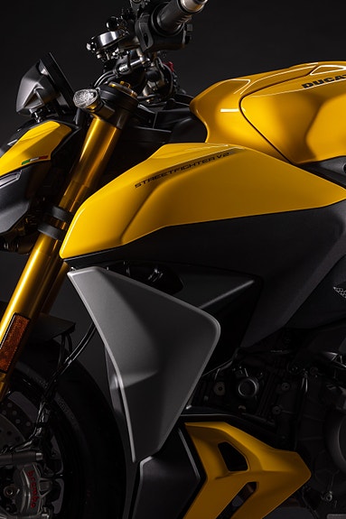Ducati Streetfighter V2 + V2 S 21 of 29