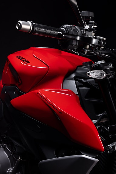 Ducati Streetfighter V2 + V2 S 11 of 29