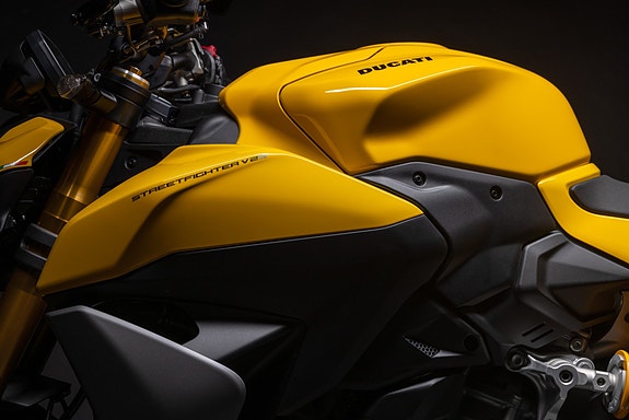 Ducati Streetfighter V2 + V2 S 22 of 29