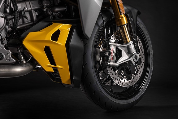 Ducati Streetfighter V2 + V2 S 24 of 29