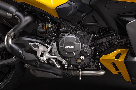Ducati Streetfighter V2 + V2 S 23 of 29