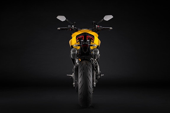Ducati Streetfighter V2 + V2 S 18 of 29