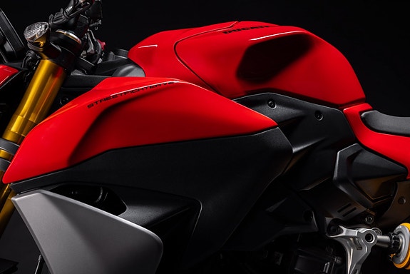 Ducati Streetfighter V2 + V2 S 13 of 29