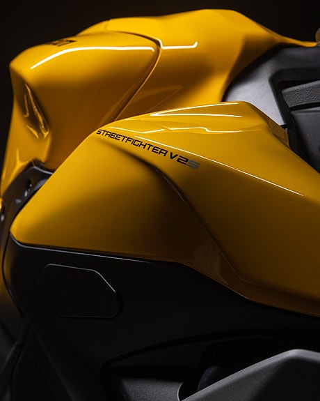 Ducati Streetfighter V2 + V2 S 20 of 29