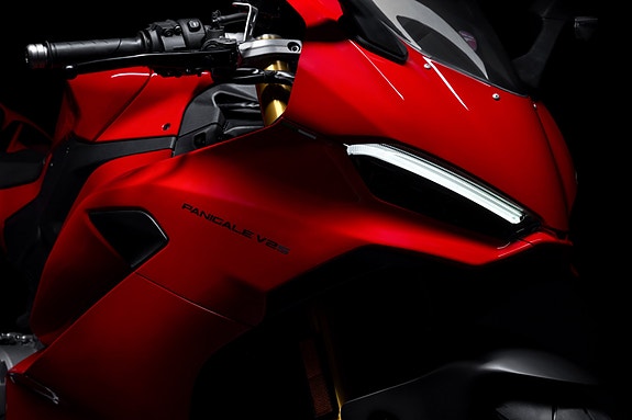 Ducati Panigale V2 + V2 S 15 of 28