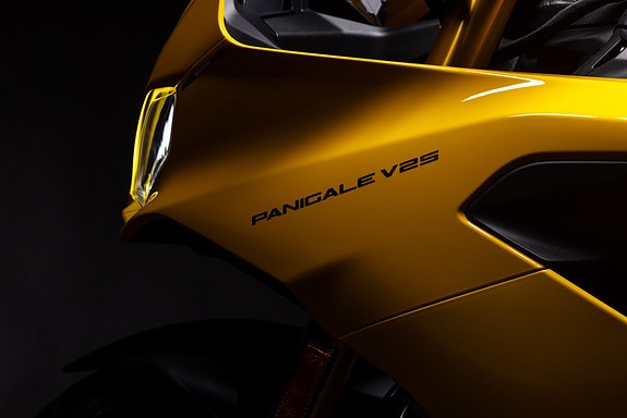 Ducati Panigale V2 + V2 S 27 of 28