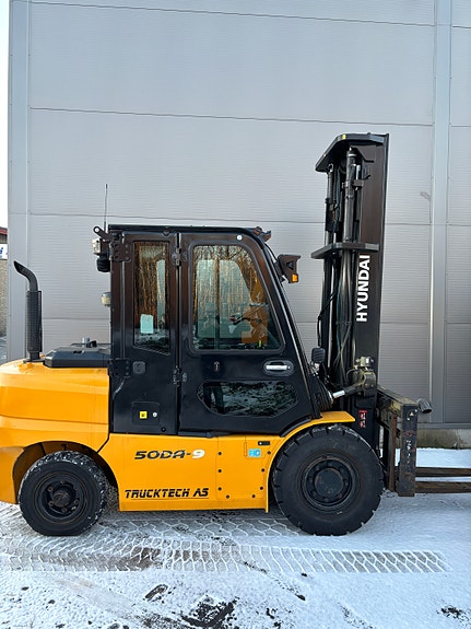 Hyundai 50DA-9 2 of 5