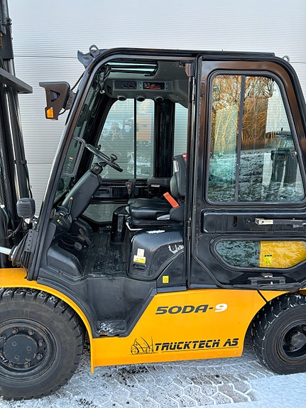 Hyundai 50DA-9 3 of 5