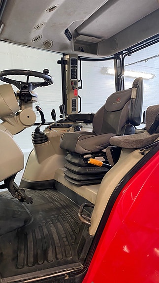 Massey Ferguson 5610 6 of 17
