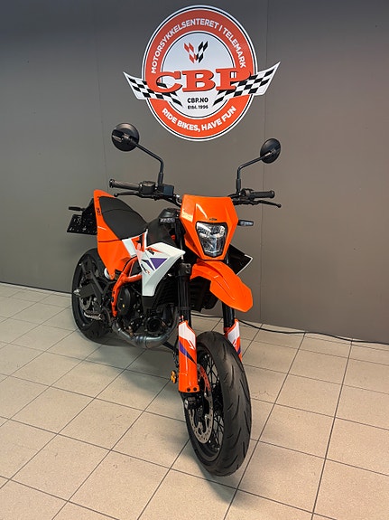 KTM 390 SMC R 5 of 5