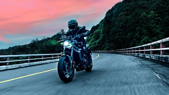 Yamaha MT-09 Y-AMT 4 of 7