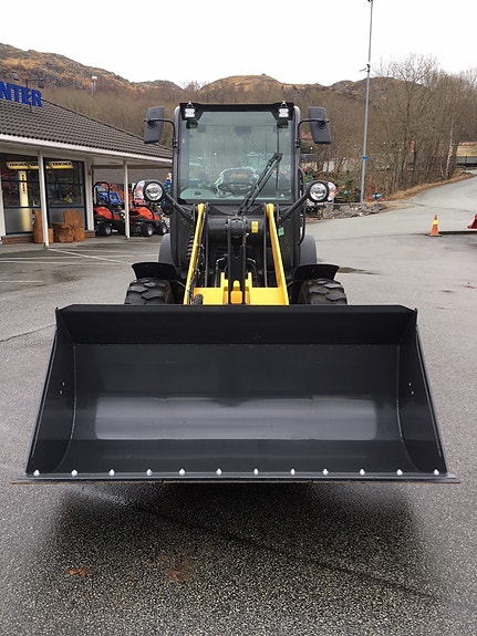 New Holland W50 C 2 of 5