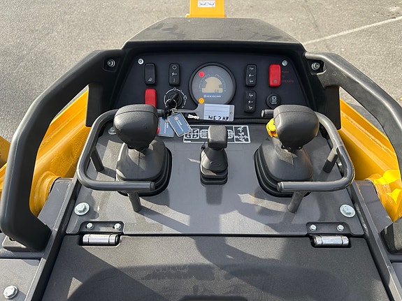 New Holland C314 6 of 17