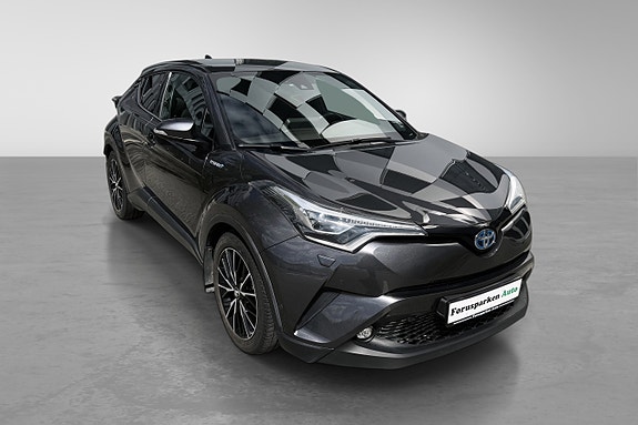 Toyota C-HR 2 of 30