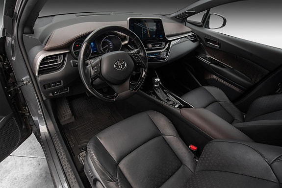 Toyota C-HR 15 of 30