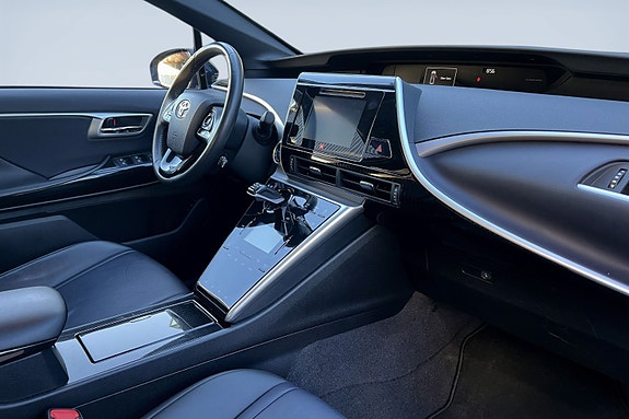 Toyota Mirai 9 of 15