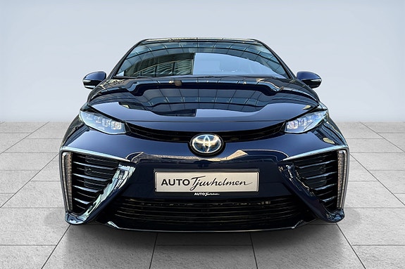 Toyota Mirai 3 of 5