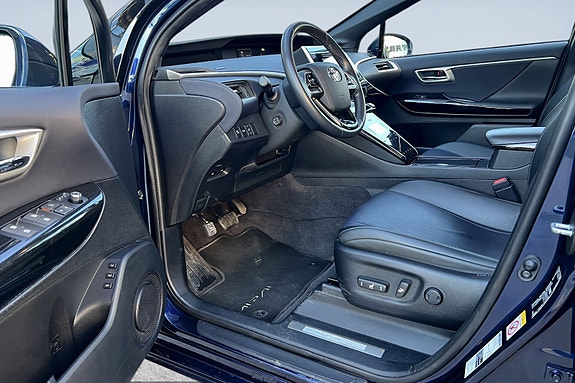 Toyota Mirai 11 of 15