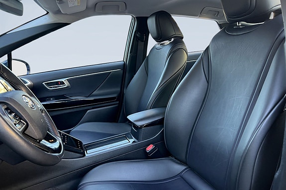 Toyota Mirai 14 of 15