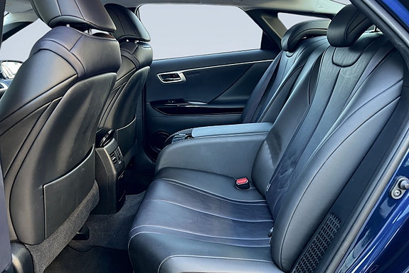 Toyota Mirai 13 of 15