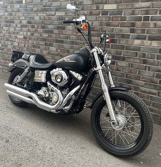 Harley-Davidson FXDB Street Bob 2 of 5