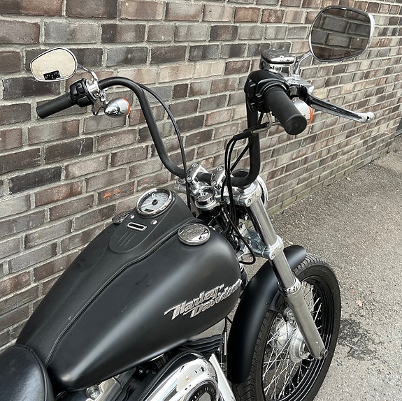 Harley-Davidson FXDB Street Bob 4 of 5