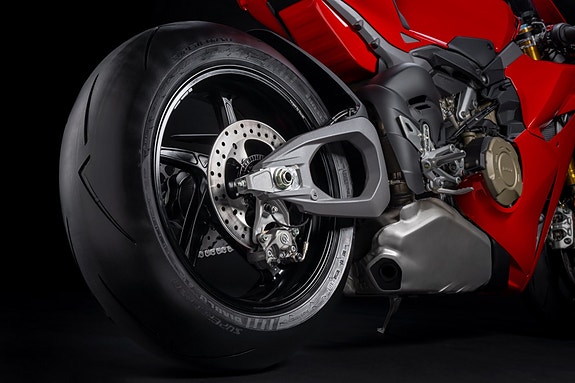 Ducati Panigale V4 + V4 S 7 of 16