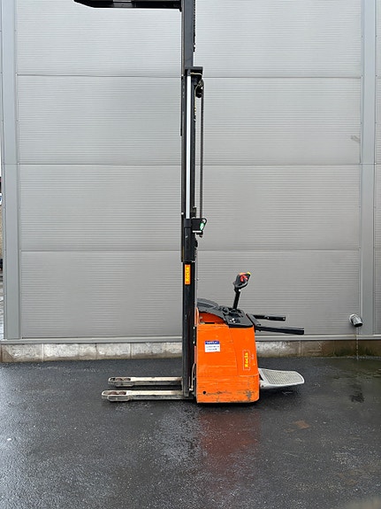 Rocla 1,6T Stabler med plattform 2 of 9