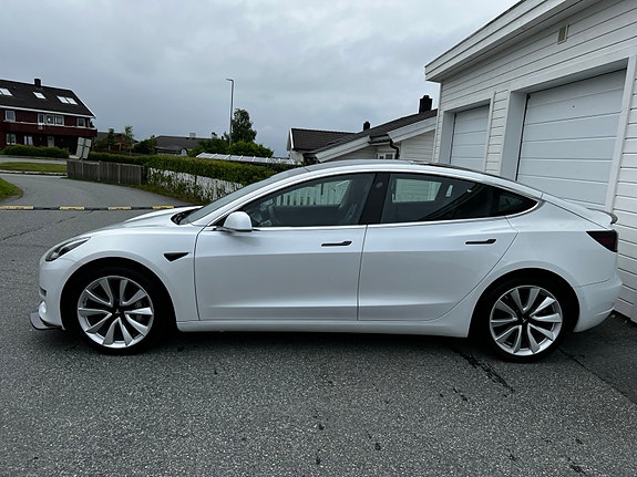 Tesla Model 3 8 of 12