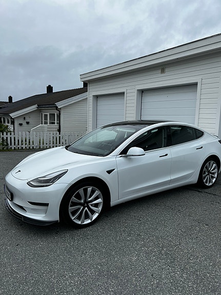 Tesla Model 3 7 of 12