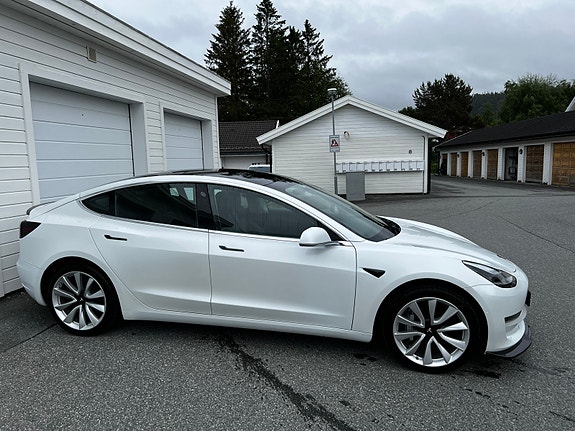 Tesla Model 3 10 of 12