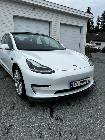 Tesla Model 3 9 of 12