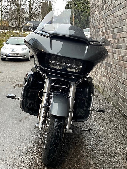 Harley-Davidson FLTRUSE Road Glide Ultra CVO 5 of 5